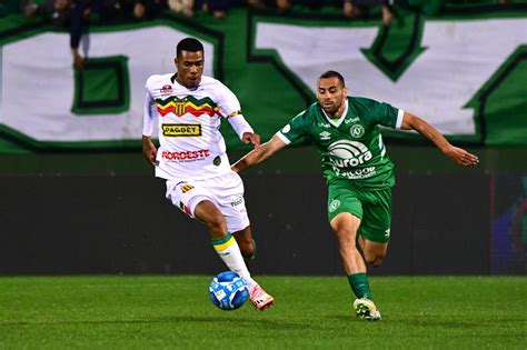 Sob os gritos de fora Argel Chapecoense perde para o Sampaio Corrêa