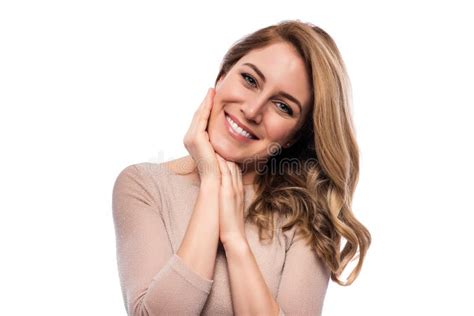 Jeune Femme Blonde Attirante Verticale D Une Belle Femme Sur Un Fond