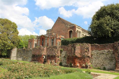 Eltham Palace and Gardens: Medieval Palace and Art Deco Mansion ...