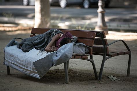 Una Ley Para Las Personas Sin Hogar Catalu A El Pa S