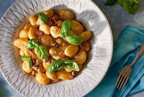 Gnocchi se slaninou sušenými rajčaty a parmazánem Recepty cz On