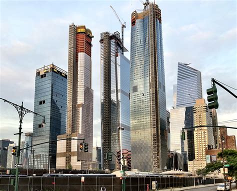 Reaching Over 1 000 Feet 35 Hudson Yards Tops Out As The Mega Project