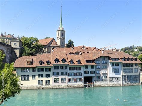 Berne En Suisse Pont De Kirchenfeld Avec Le Aar Le Fleuve Authentique