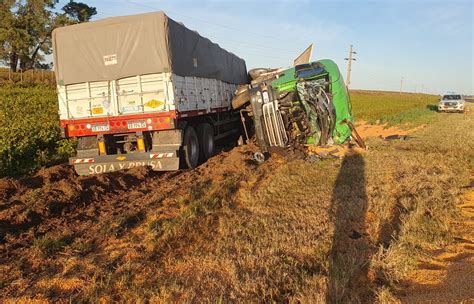 Impresionante choque entre dos camiones de carga en Ruta Nacional Nº