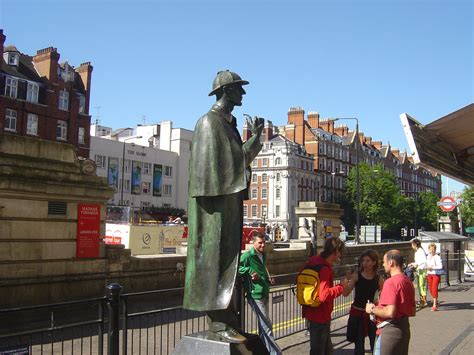 Sherlock Holmes Statue - London Photo (63193) - Fanpop