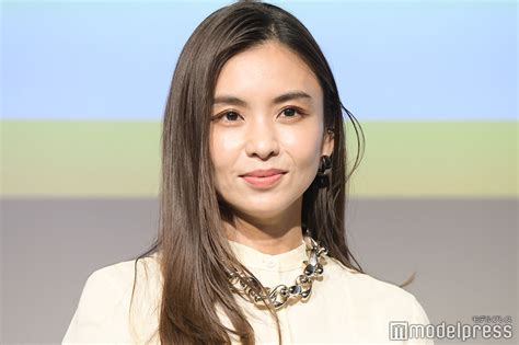 画像3346 滝沢眞規子、“ロンドンの長女宅で撮影”家族5人集合ショット公開「オシャレな家族」「圧倒的オーラ」と反響 モデルプレス