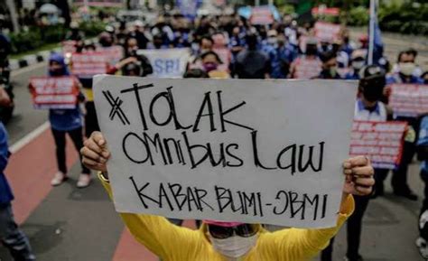 - posbekasi.com Demo Buruh Tolak Omnibus Law