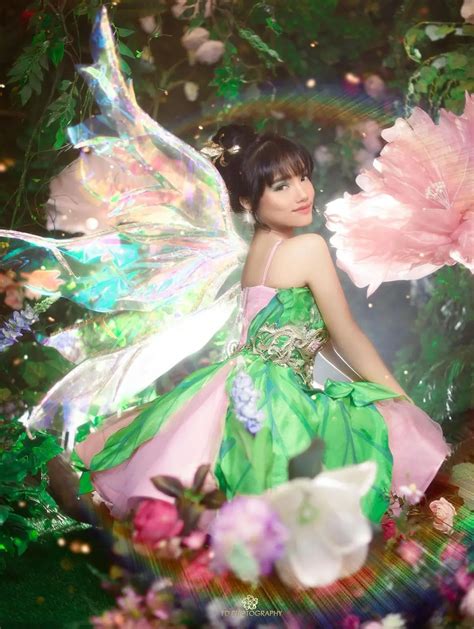 6 Foto Cantiknya Fuji Menjelma Jadi Tinkerbell Tampil Totalitas Pakai