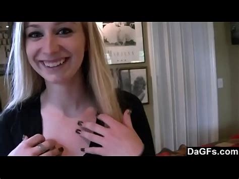 Increíble rubia follada en la cama por un afortunado XVIDEOS