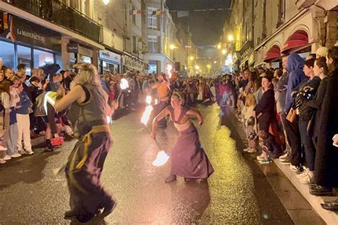 M Di Vales De Bayeux Un Th Tre De Rue Aux Milliers De Spectateurs