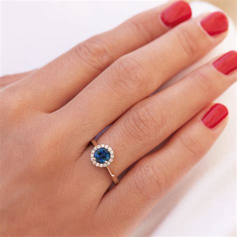 Sapphire and diamond ring in rose gold | KLENOTA