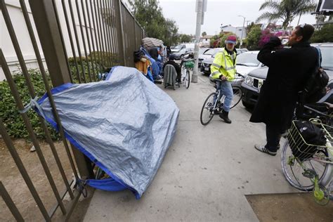 In Venice Where Money Meets Misery Hoping For An End To Homeless