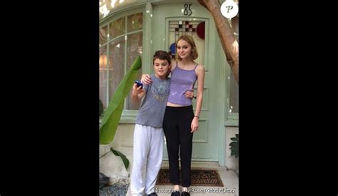 Lily Rose Melody Depp avec son petit frère Jack John Christopher