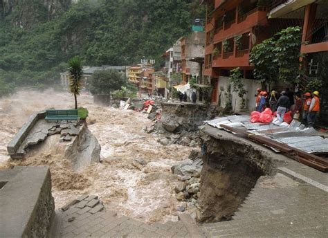 Unidad 4x4 De Ayuda Peru Efectos Del Fenomeno El NiÑo 1997 1998