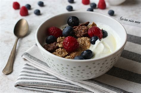 Coppa Yogurt Cereali E Frutti Di Bosco