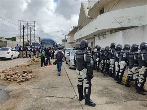 Caen Dos Polleros Que Llevaban Hacinados A Migrantes En Veracruz