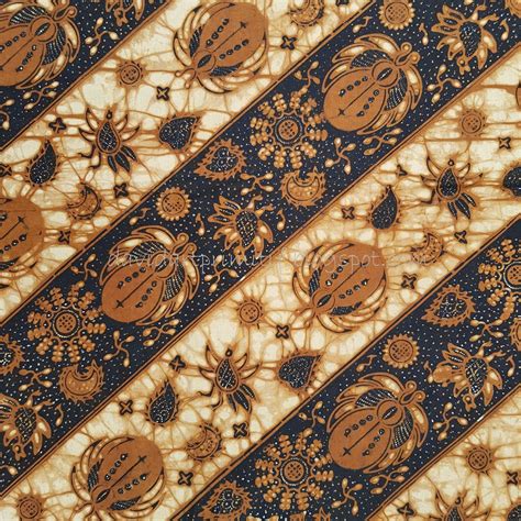 Art Primitif Kain Batik Tulis Motif Lereng Kumbang