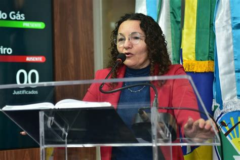 Marleide Cunha denuncia alunos sem alfabetização Câmara Municipal de