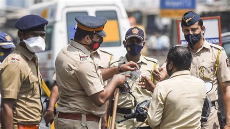 Three Arrested After Hoax Bomb Call Sends Mumbai Police Into Tizzy India Tv