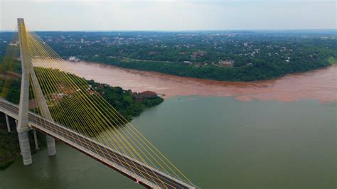 Exceso de agua obliga a Itaipú a abrir sus compuertas este miércoles 1