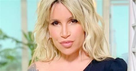 Florencia Peña se probó distintos disfraces de un sex shop Volvimos con todo