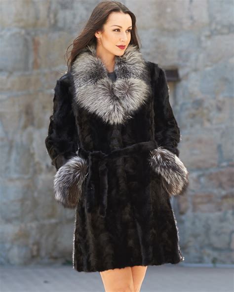 Silver Fox Fur Coat Beautiful Silver Fox - Hot Girls Wallpaper