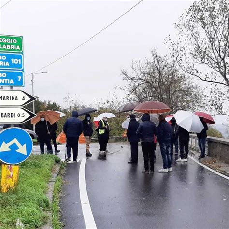 Vibo Lagonia Di Longobardi Isolata Da Tre Anni I Residenti