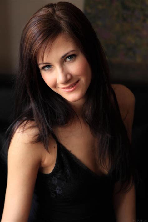 Smiling Pantieless Chick Lauren Lace Is Performing Extra Hot Shaved Pussy Show DefineBabe