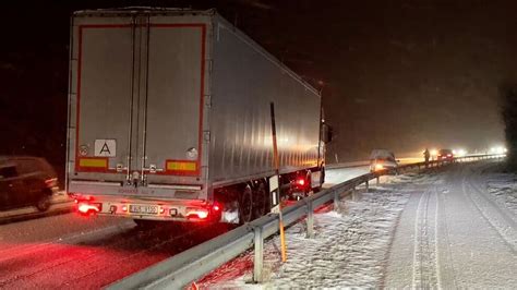 Starker Schneefall Unfälle und querstehende LKW Radio Erzgebirge