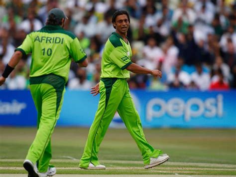 Na Ho Jaye Shoaib Akhtar Gets Schooled By Indian Fans Over His