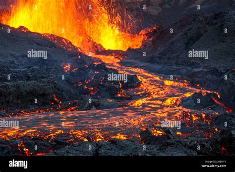 Des Images Montrent De L Un Des Volcans Les Plus Actifs Au Monde