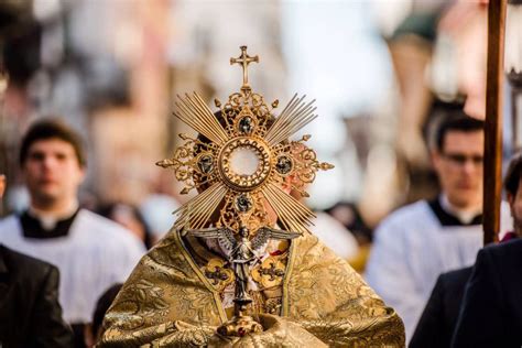 Comentario A Las Lecturas De Solemnidad Corpus Christi Omnes