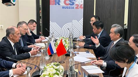 Wang Yi Se Re Ne Por Separado Con Sus Hom Logos De Rusia Brasil Ir N