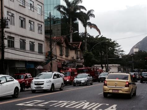 G Rio H Acidente Deixa O Tr Nsito Lento Na Rua Jardim Nico