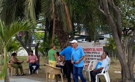 Se manifiestan Jubilados del Issste en Mazatlán exigen pensiones