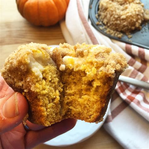 Maple Cream Cheese Pumpkin Muffins With Cinnamon Streusel Topping