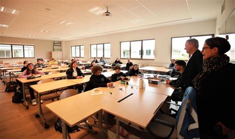 Le Coll Ge De Ruffec Innove Encore Avec Une Classe Bilangue Charente