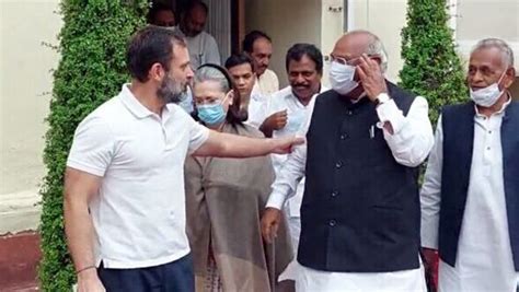 If I Touch You Now Says Rahul Gandhi While Helping Kharge Down