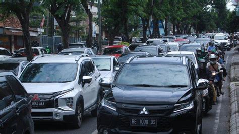 Foto Arus Lalu Lintas Di Jalan Teuku Umar Bandar Lampung Terpantau