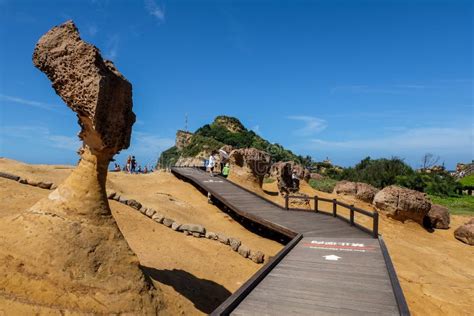 Queen's Head Rock Formation Yehliu Geopark Stock Photos - Free ...