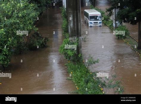 India Slum Flooded Street Hi Res Stock Photography And Images Alamy