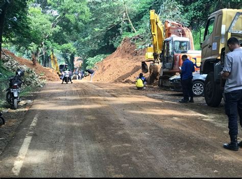 Alat Berat Diterjunkan Untuk Bersihkan Ruas Jalan Puncak Pasca