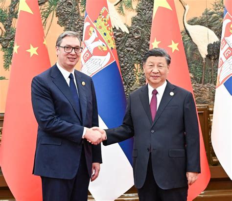 Xi Jinping reúne se presidente sérvio