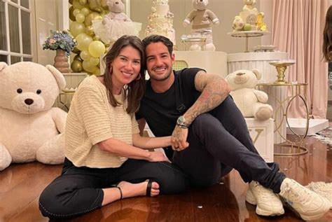 Rebeca Abravanel Se Declara Para Alexandre Pato E Mostra Decora O Do