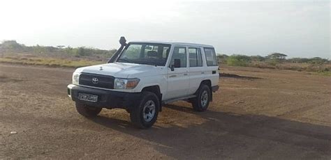 Voiture Toyota Land Cruiser Hard Top à Djibouti