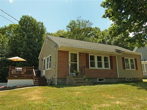 90 Oak Street Springvale Me 04083 Zillow