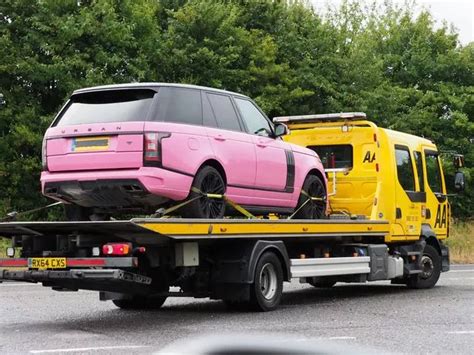 Katie Prices Bright Pink Range Rover Is Towed Away Days After She