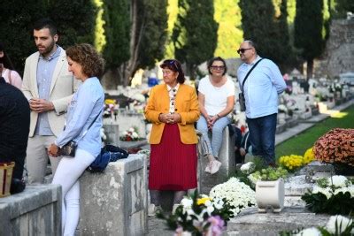 SVI SVETI Biskup mons Roko Glasnović održao misu na groblju Boninovo