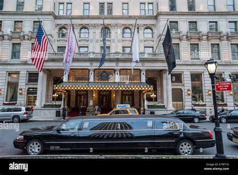 Lobby plaza hotel new york hi-res stock photography and images - Alamy