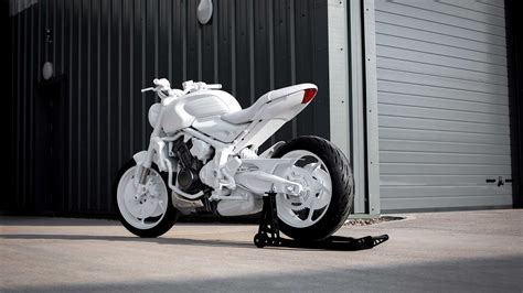 Triumph Prepara Uma Naked Nervosa Para 2021